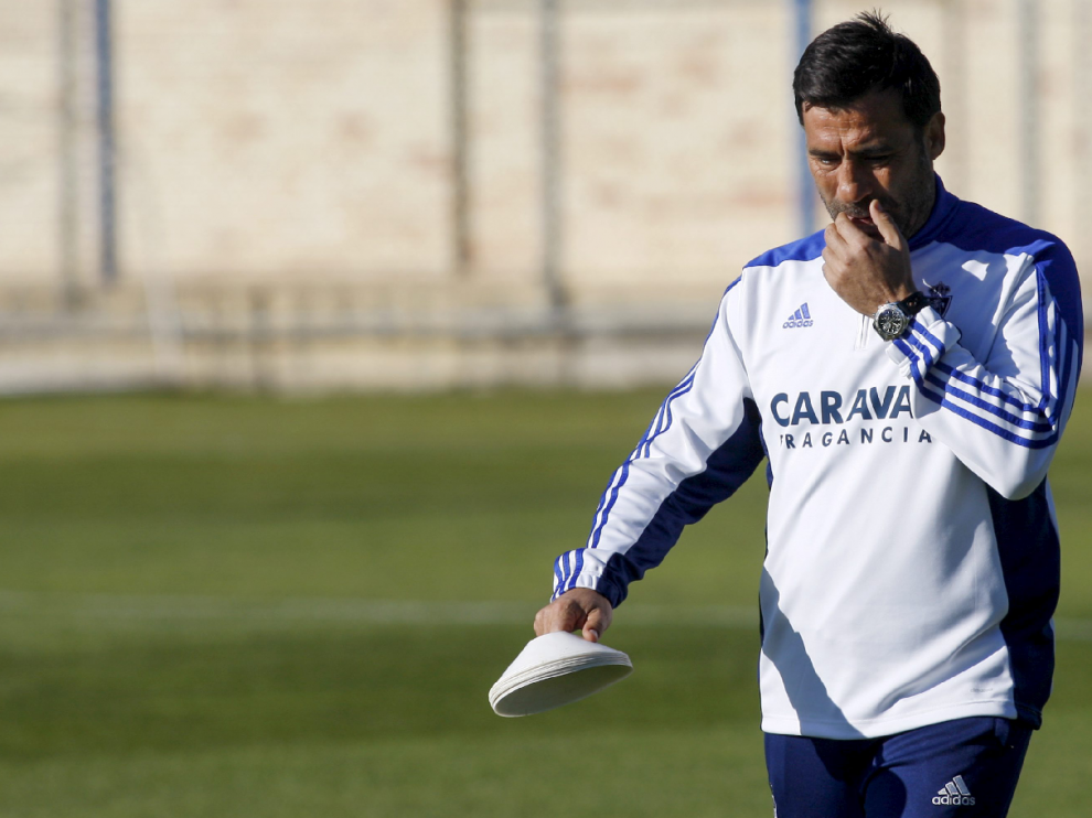 Agné, pensativo en el campo de ensayos de la Ciudad Deportiva.