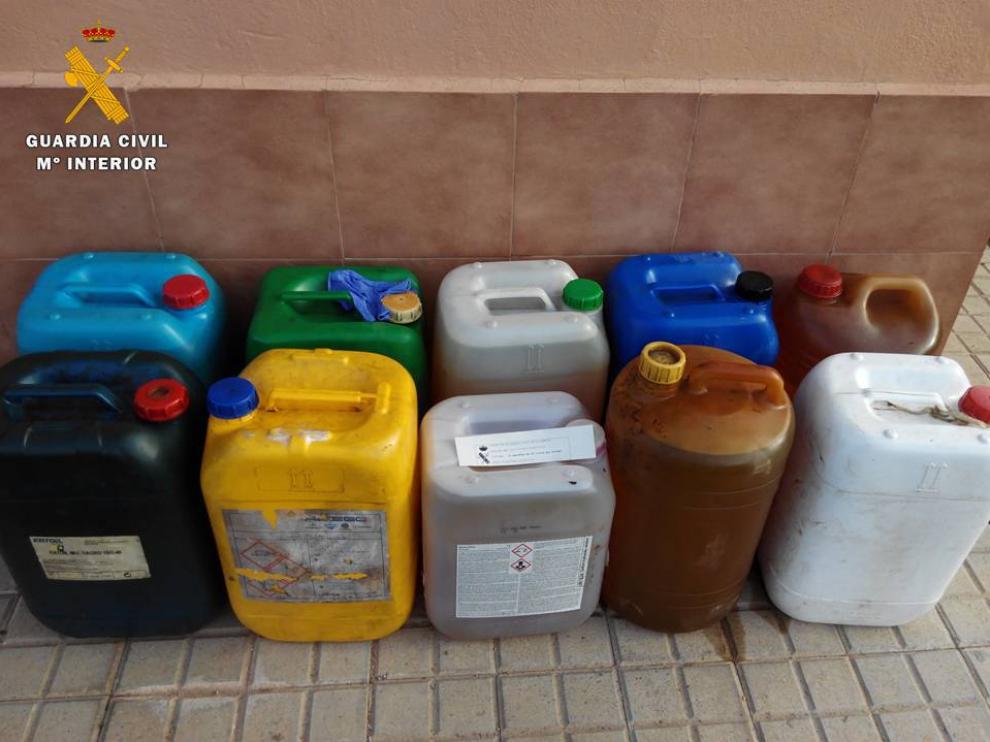 Gasoil encontrado en el interior del turismo.