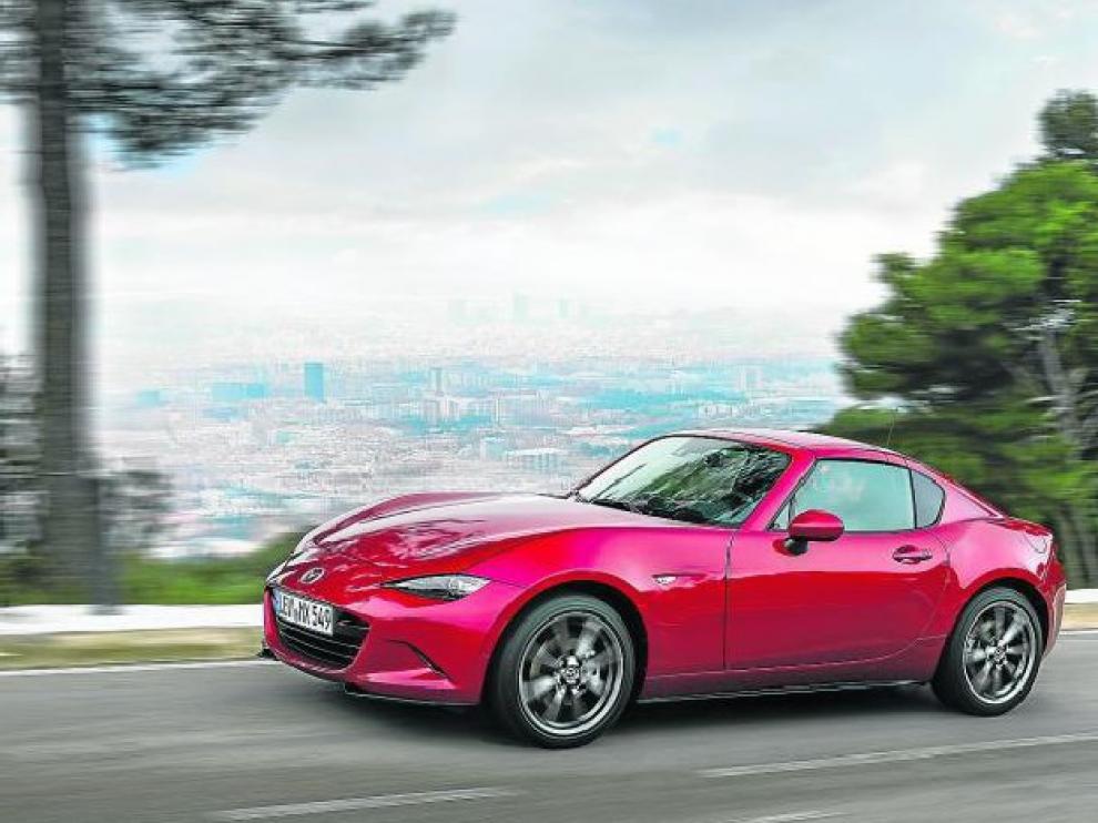 El nuevo Mazda MX-5 RF es uno de los coches más divertidos de conducir sin realizar un desembolso exagerado.