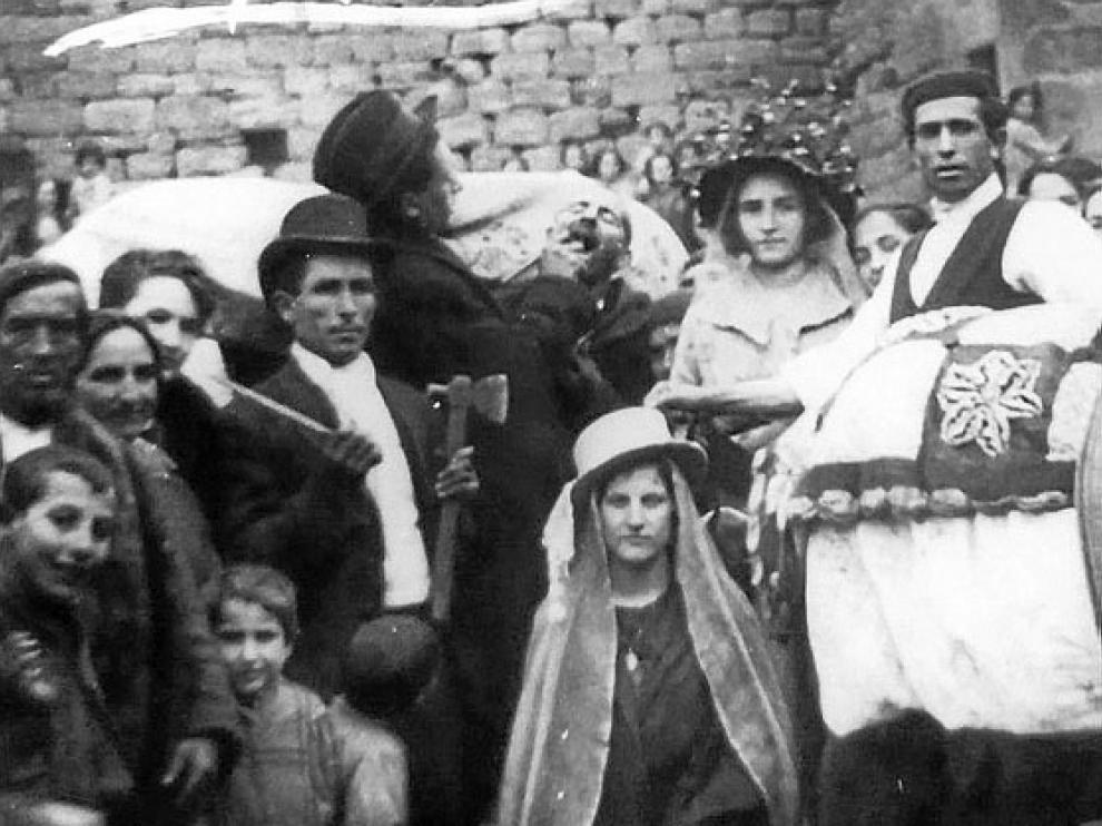 Grupo disfrazado en el carnaval de 1924.