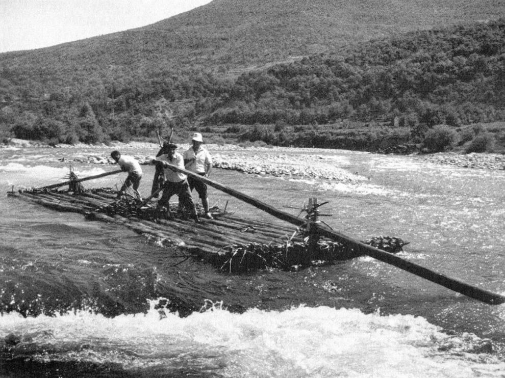 Descenso de nabatas por el Cinca en 1983.