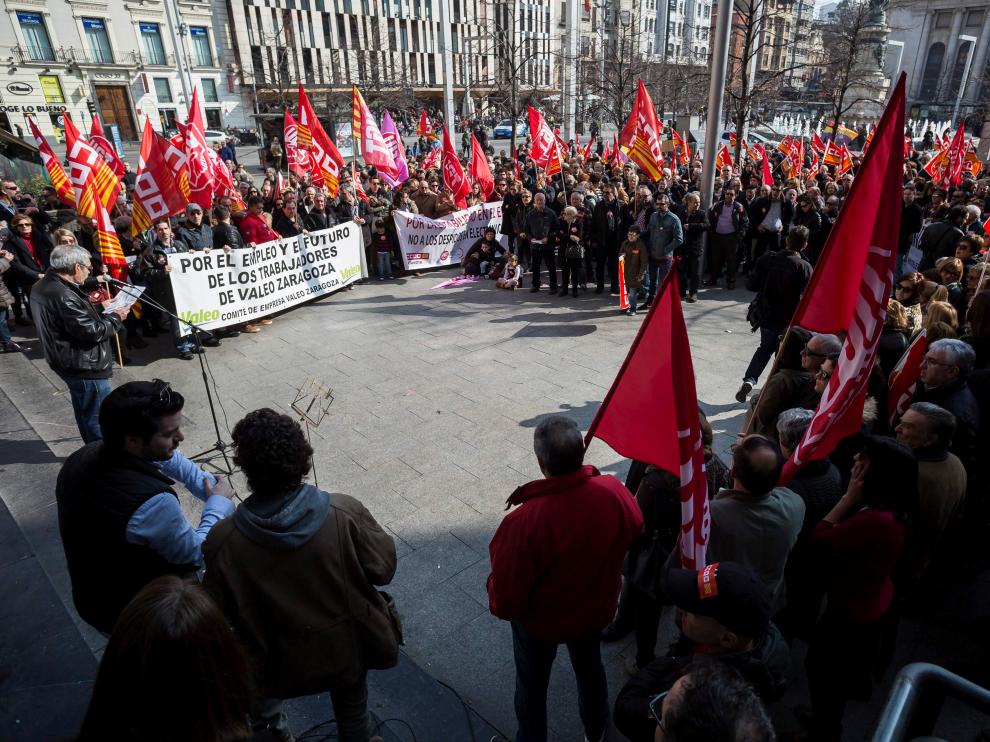 Concentración con el lema 'Stop al encarecimiento de la vida. Empleo y salarios dignos' celebrada ayer en la plaza de España