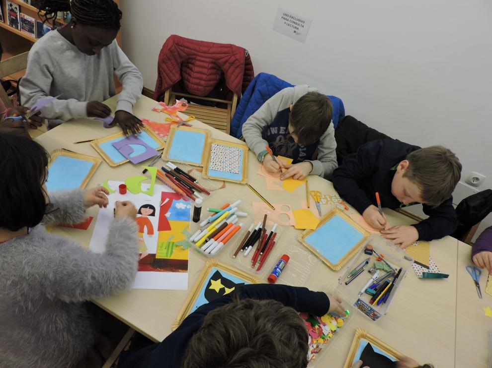 Taller con la ilustradora Vicky de Sus en los actos del aniversario de la biblioteca Ramón J. Sender.
