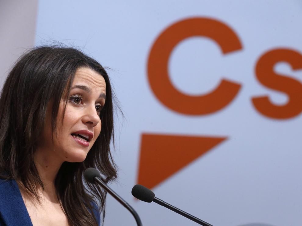 Arrimadas en la rueda de prensa.