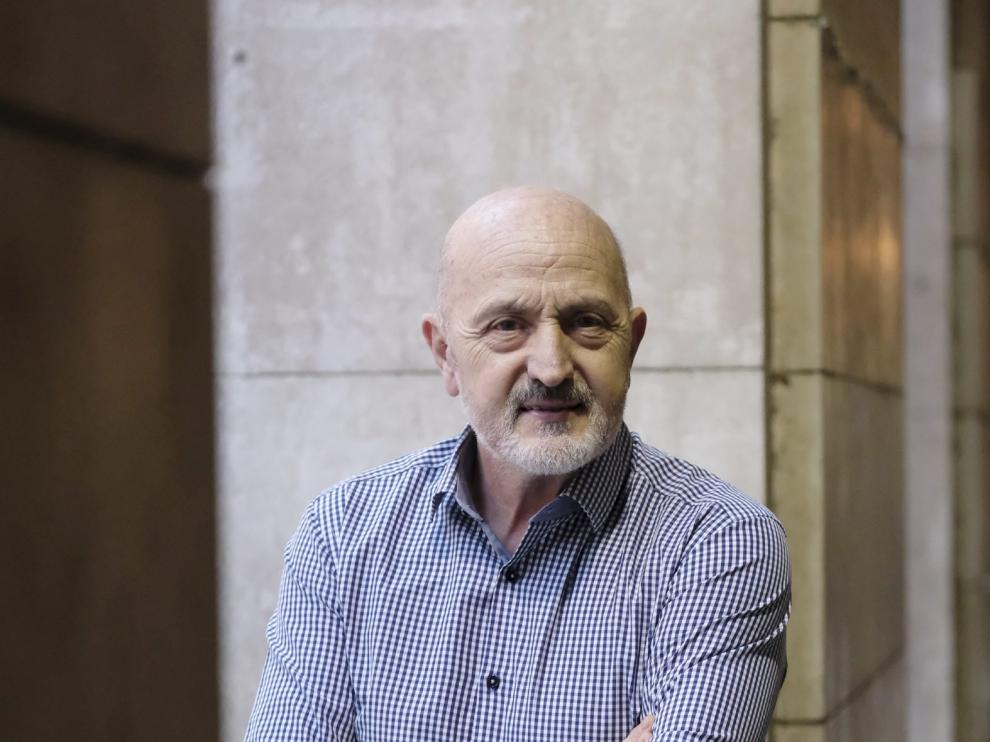 Sebastián Álvaro posa en el centro de la capital oscense.