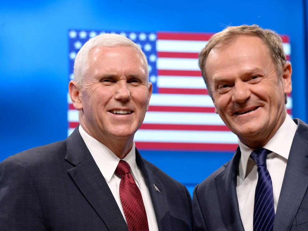 Mike Pence y Donald Tusk.