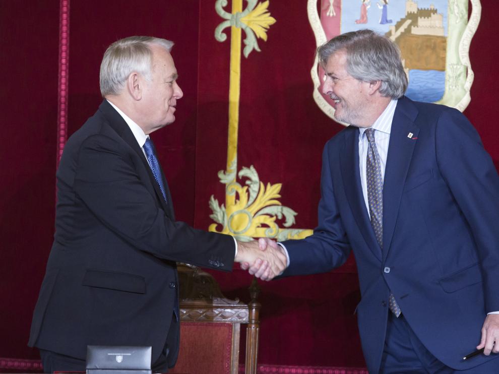 Íñigo Méndez de Vigo y el ministro de Asuntos Exteriores francés Jean Marc Ayrault