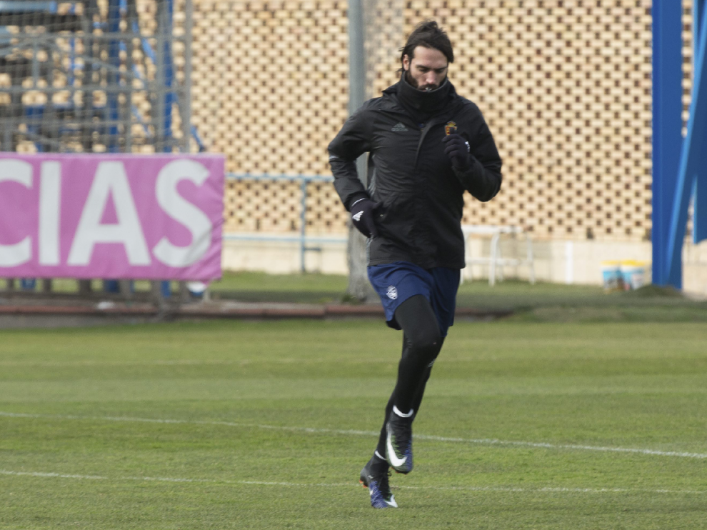 Georgios Samaras, en uno de los entrenamientos en solitario que está llevando a cabo con los preparadores físicos del Real Zaragoza en las últimas dos semanas.