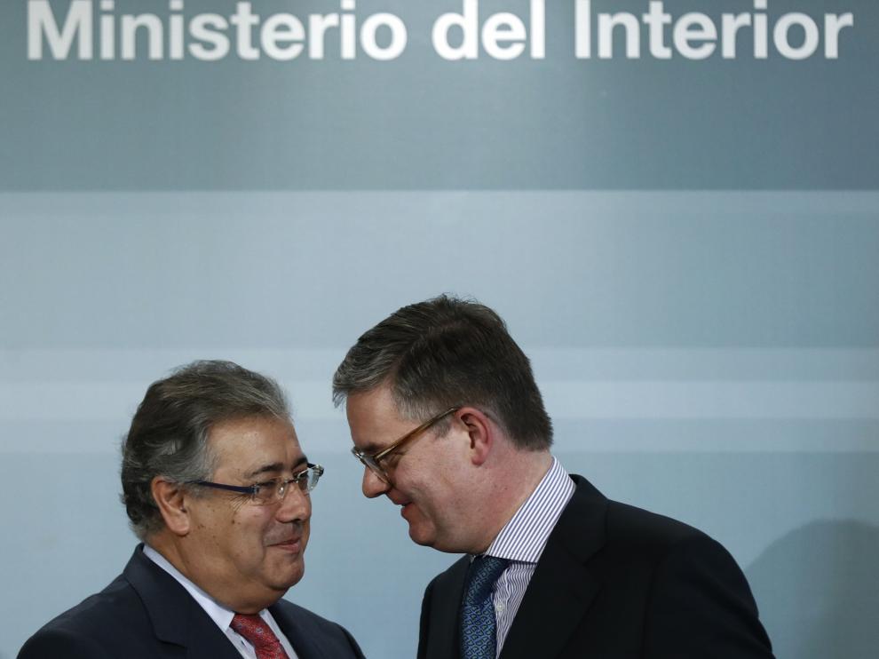 Juan Ignacio Zoido junto al comisario europeo de Seguridad, Julian King.