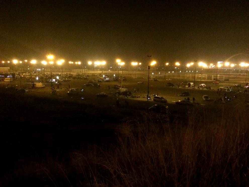 El rastro ilegal se prolonga durante toda la noche en el parquin sur de la Expo