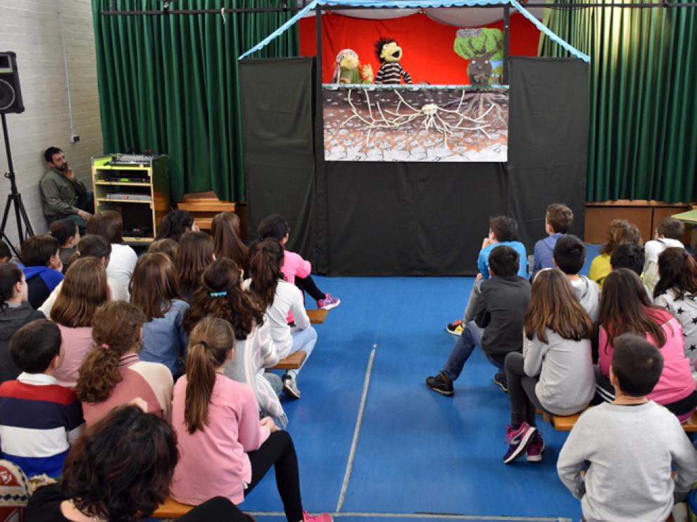 El teatro-foro con marianetas es uno de los recursos del programa de educación ambiental