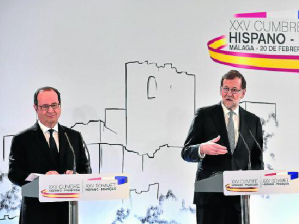 Los presidentes François Hollande y Mariano Rajoy, el lunes en la cumbre de Málaga.