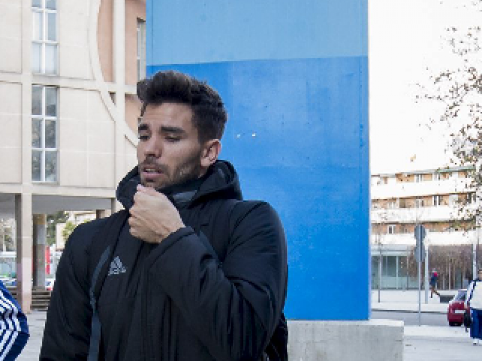 Cabrera, en la puerta de vestuarios de La Romareda.
