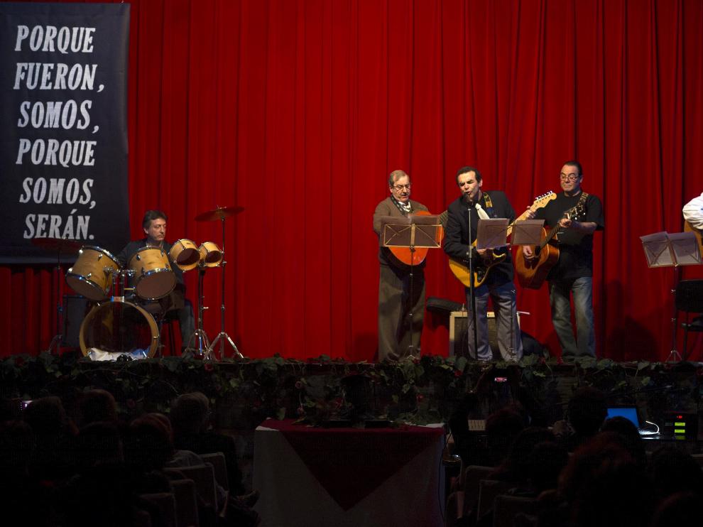 La gala con la que el IES de Miralbueno conmemoró su aniversario estuvo muy concurrida.