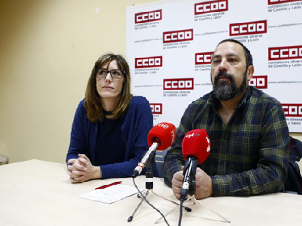 Moreno es miembro de la Federación del Servicio a la Ciudadanía y se presenta con un grupo de tres mujeres y cuatro hombres
