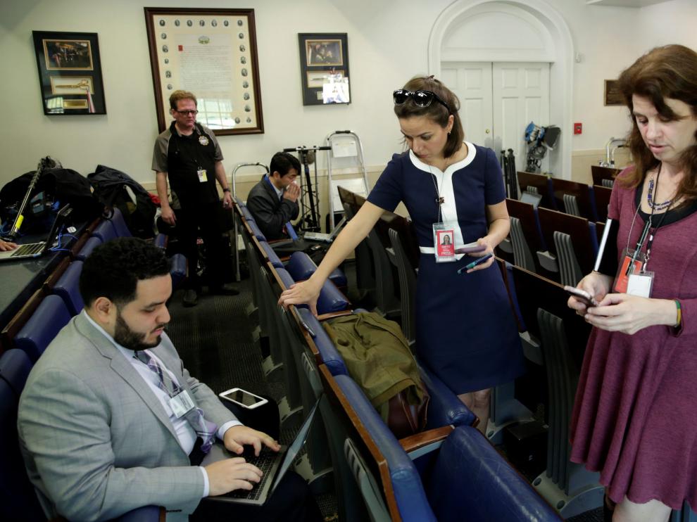 Algunos de los periodistas acreditados para la comparecencia.