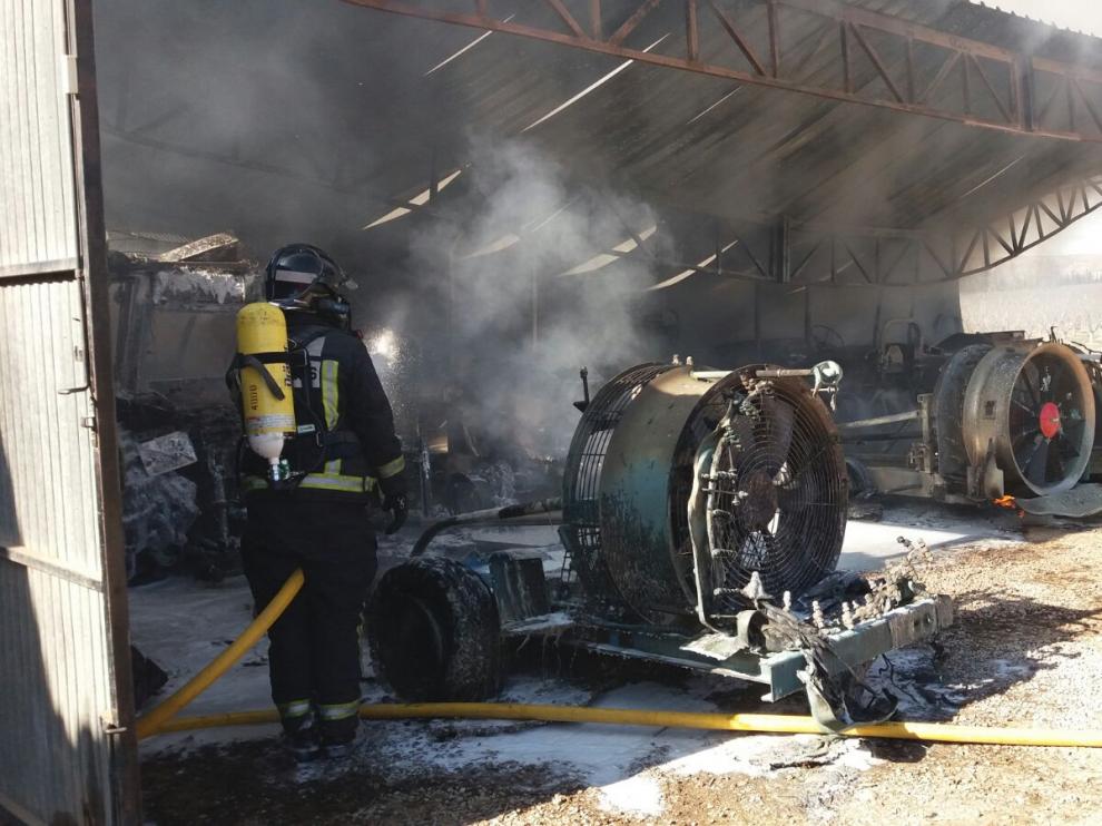 Incendio en una nave de Caspe
