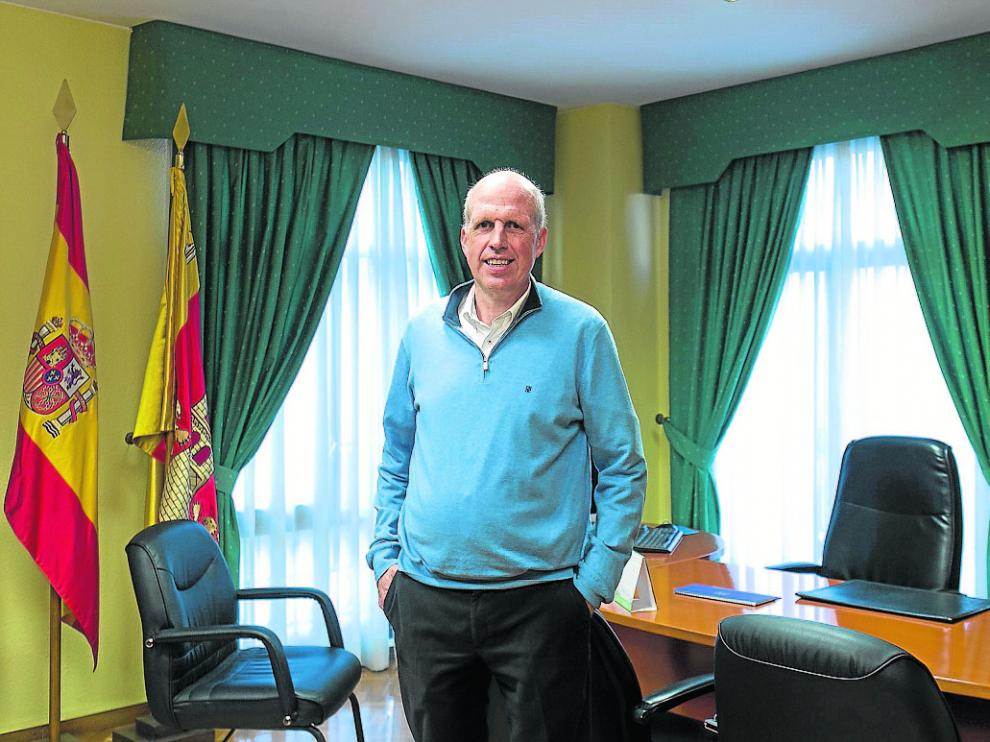 El alcalde de Villanueva de Gállego, el pasado lunes, en su despacho del Ayuntamiento.
