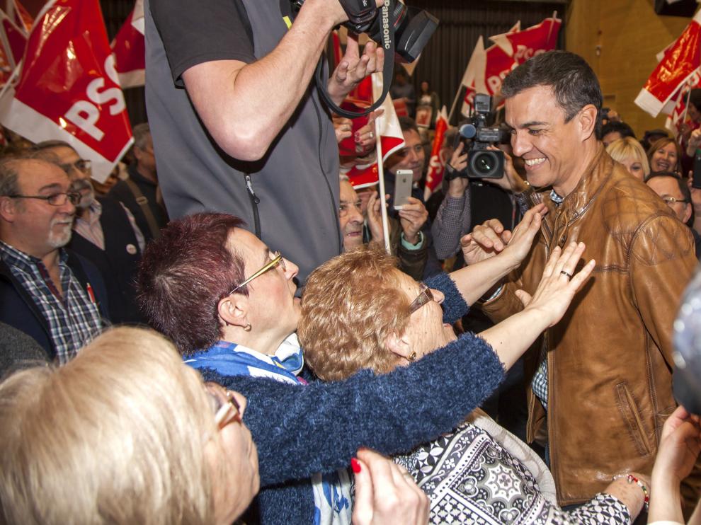Pedro Sánchez en un acto en Aldeanueva de Ebro,