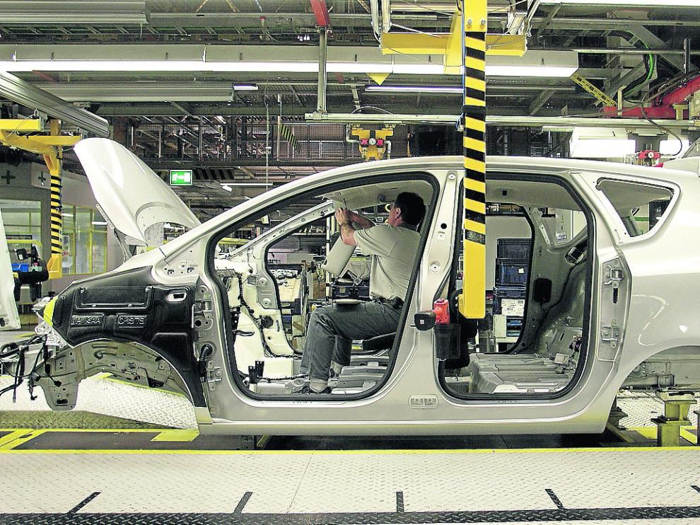 Imagen de archivo de 2010 de la fabricación del Meriva en las instalaciones de Figueruelas.