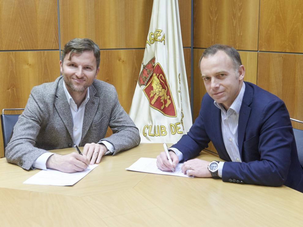 Lalo, en el acto de firma de su contrato como nuevo director deportivo del Real Zaragoza.