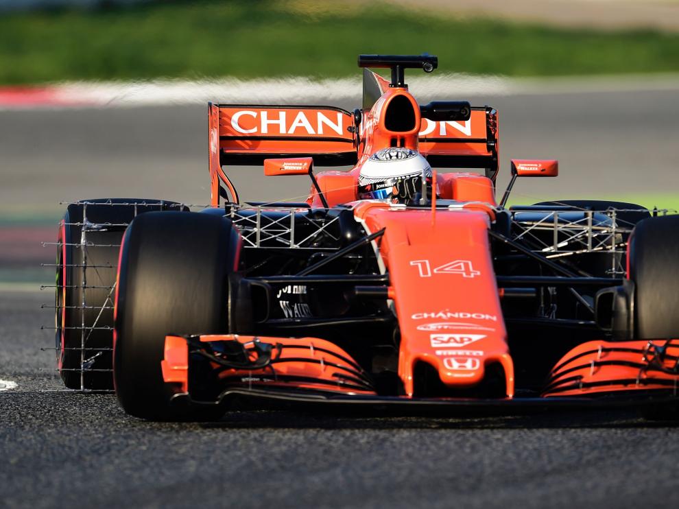 Alonso rodando con su nuevo coche.