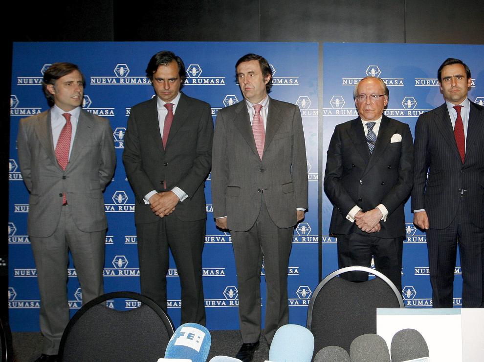 José María Ruiz Mateos junto a seis de sus hijos, en una foto de archivo.