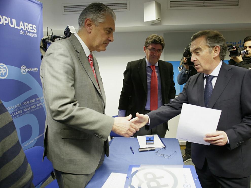 Beamonte entrega los avales recogidos para presentar su candidatura a la Presidencia del PP Aragón
