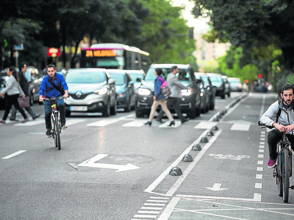Los carriles planeados en Las Delicias reforzarían el uso de la vía ciclista de Corona de Aragón.