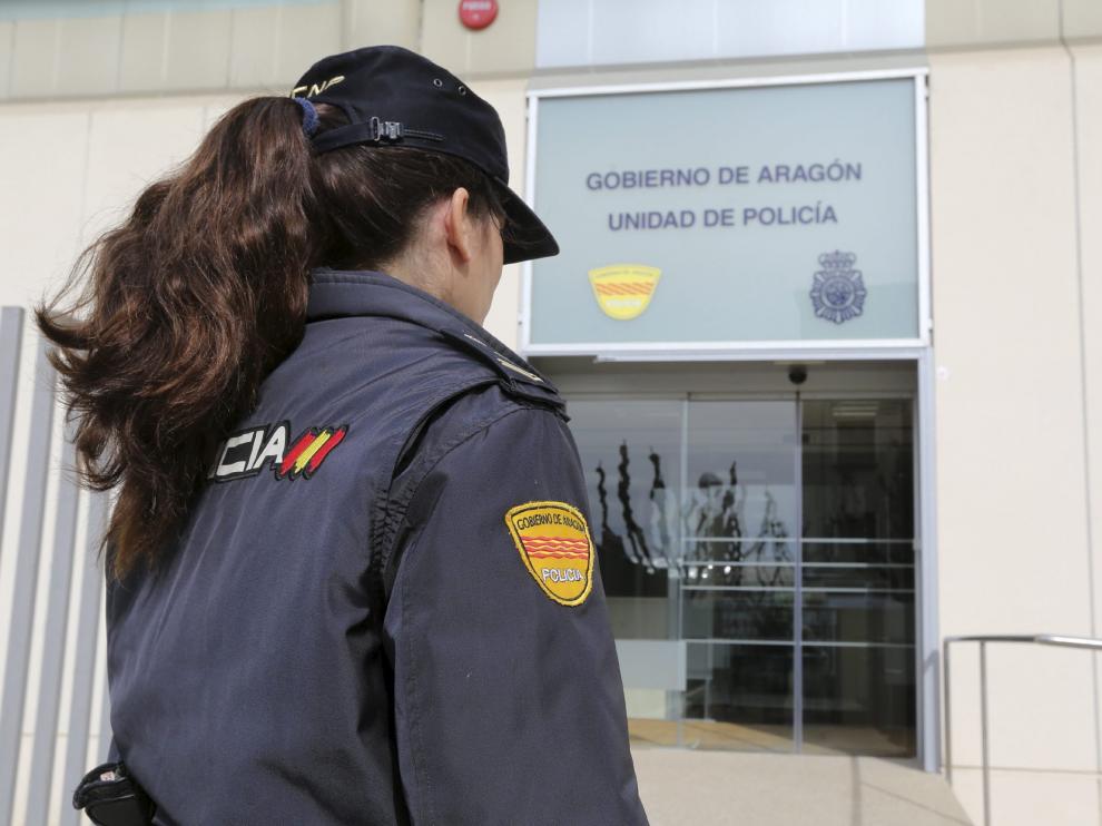 Una agente de la Policía Nacional.