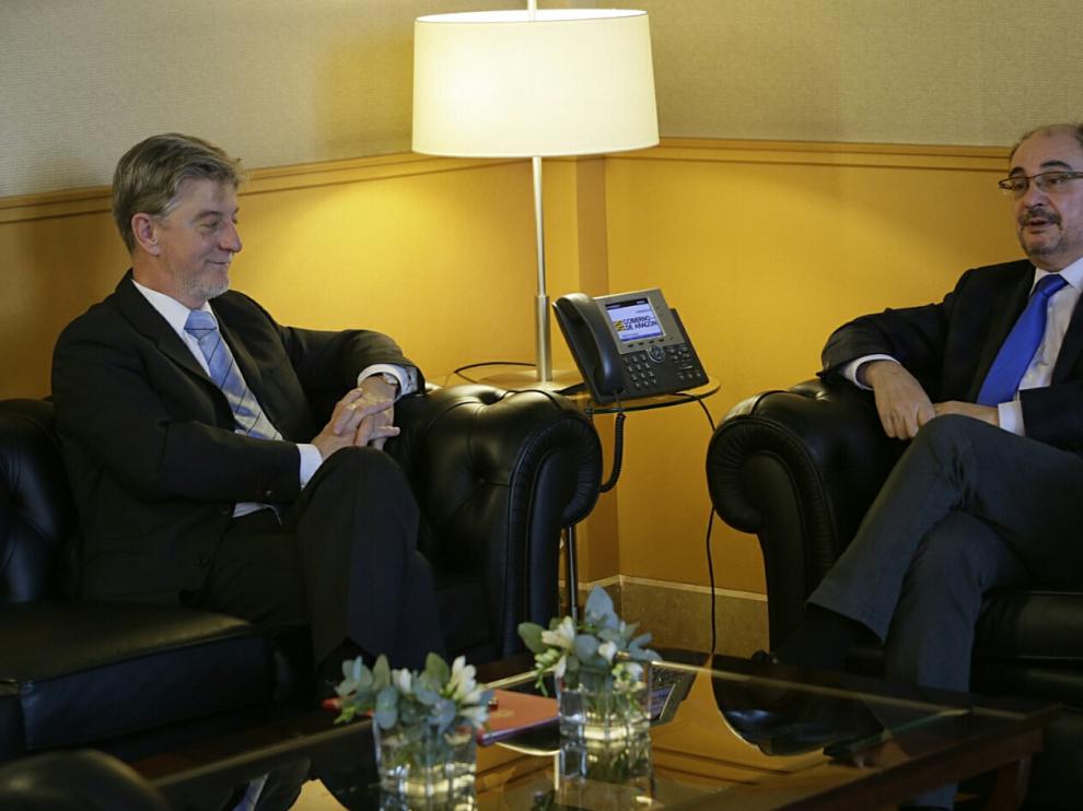 Reunión de Lambán y Santisteve en marzo de 2017.