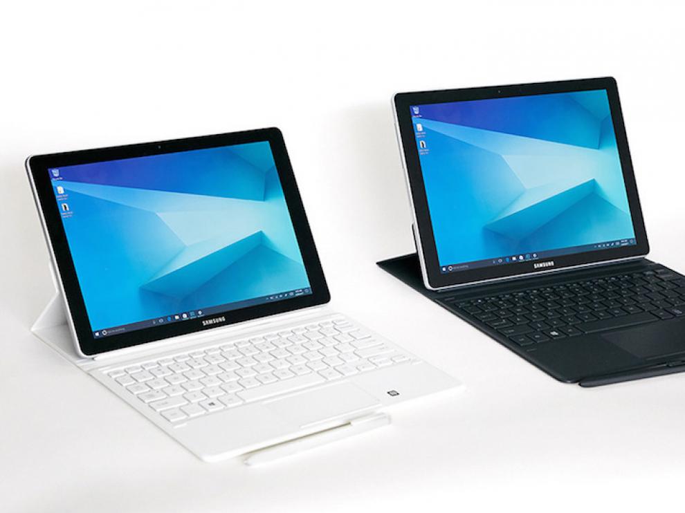 Galaxy Book. A falta de móviles, Samsung ha presentado dos tabletas. La más interesante lleva Windows y se llama Galaxy Book. Existen dos modelos de 10 y 12 pulgadas, la pequeña es LCD y la grande Amoled. El hermano pequeño tiene un procesador M3 y 4 GB de RAM y el mayor alcanza el i5 acompañado de hasta 8 GB. Ambas cuentan con Samsung Flow que te permite recibir las notificaciones del móvil en el 'tablet'.