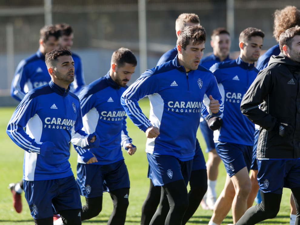 Zapater, en cabeza del grupo por primera vez en toda la semana, este sábado en la Ciudad Deportiva del Real Zaragoza.