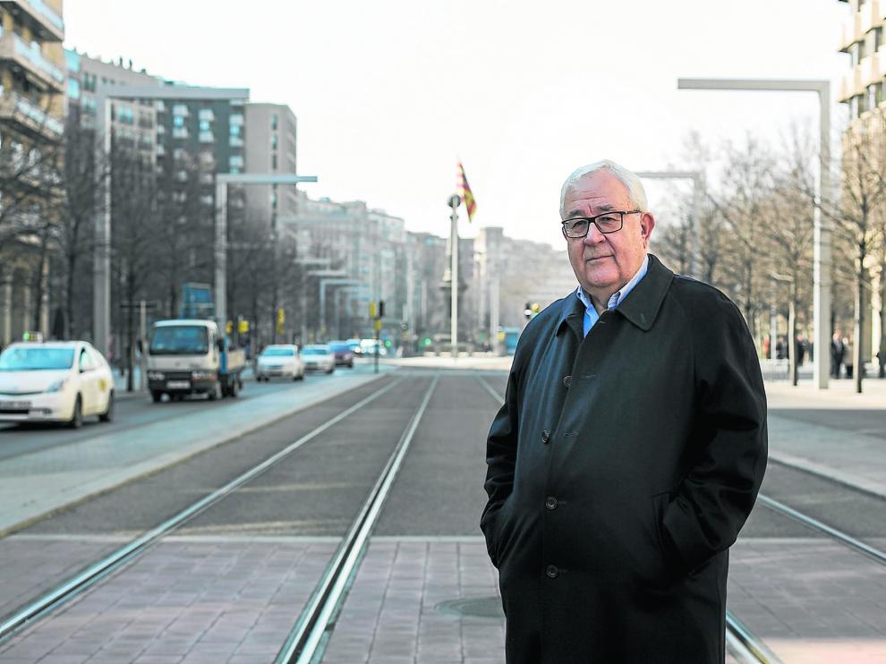 José Ángel Biel, expresidente del PAR y de las Cortes de Aragón, en el paseo de la Independecia de Zaragoza.