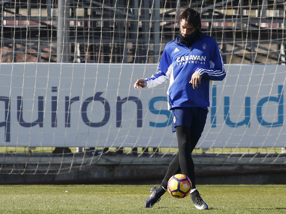 Georgios Samaras, entrenando en solitario como tantos días ha hecho desde su llegada al Real Zaragoza, hace ya un mes.