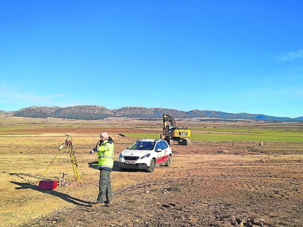 Primeros trabajos de explanación de la zona donde se ubicará la granja de Portesa