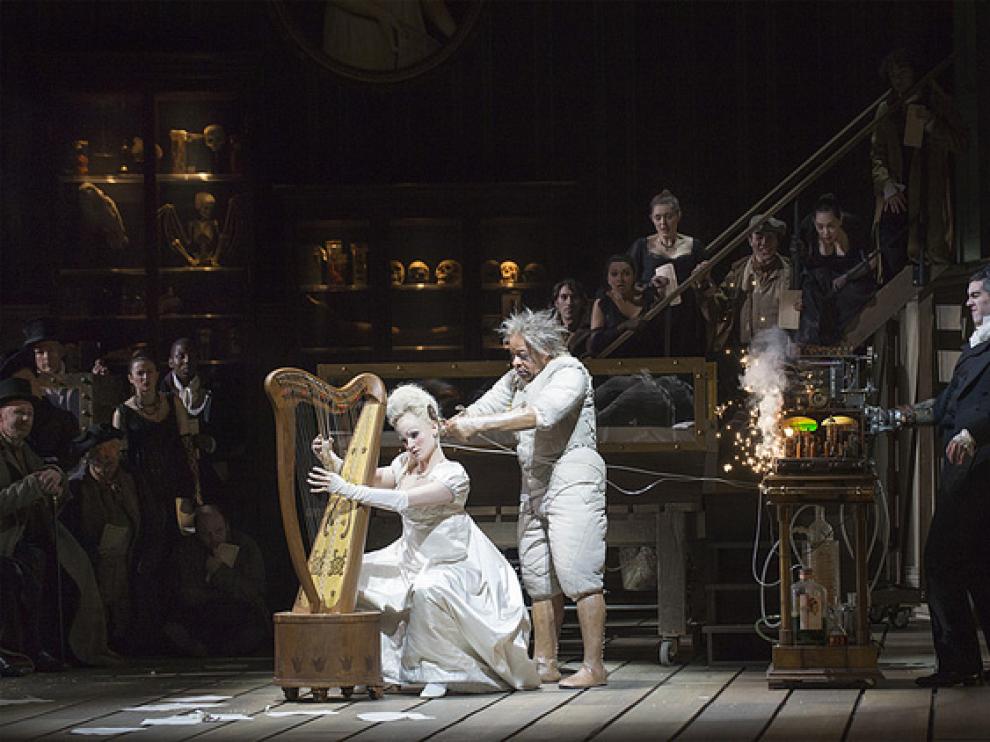Una obra que descubre la física que hay en la ópera