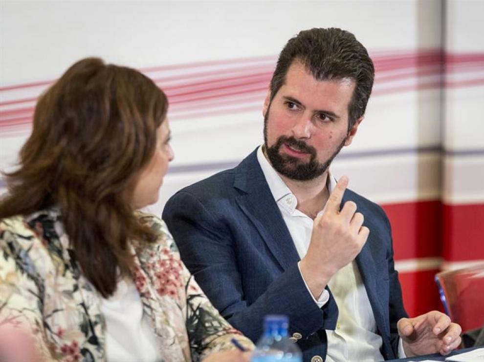 El secretario general del PSOE de Castilla y León, Luis Tudanca (d), en Valladolid