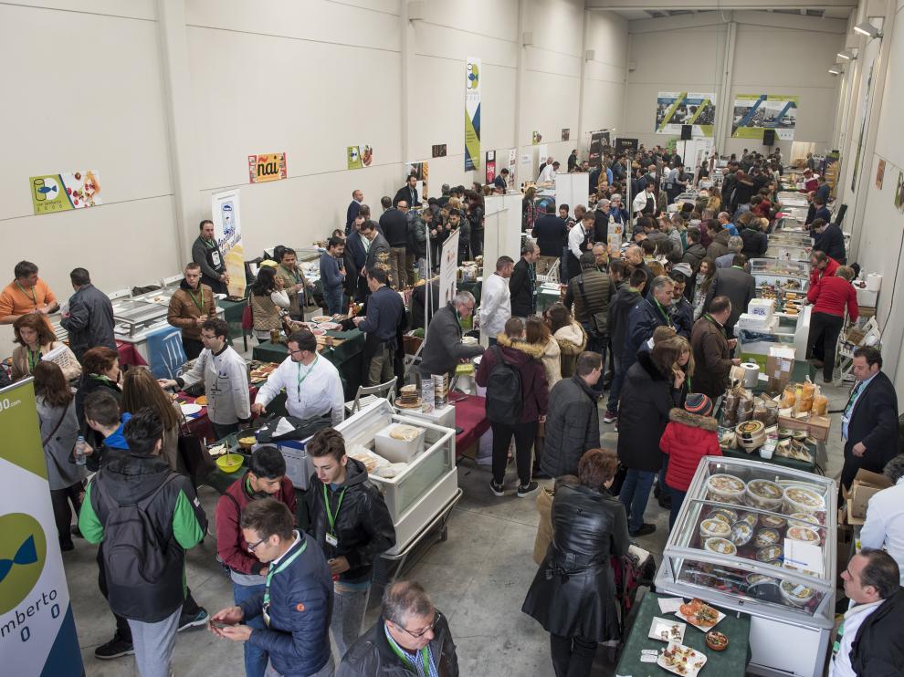 Los asistentes al evento pudieron degustar productos de varias marcas con las que trabaja la distribuidora.
