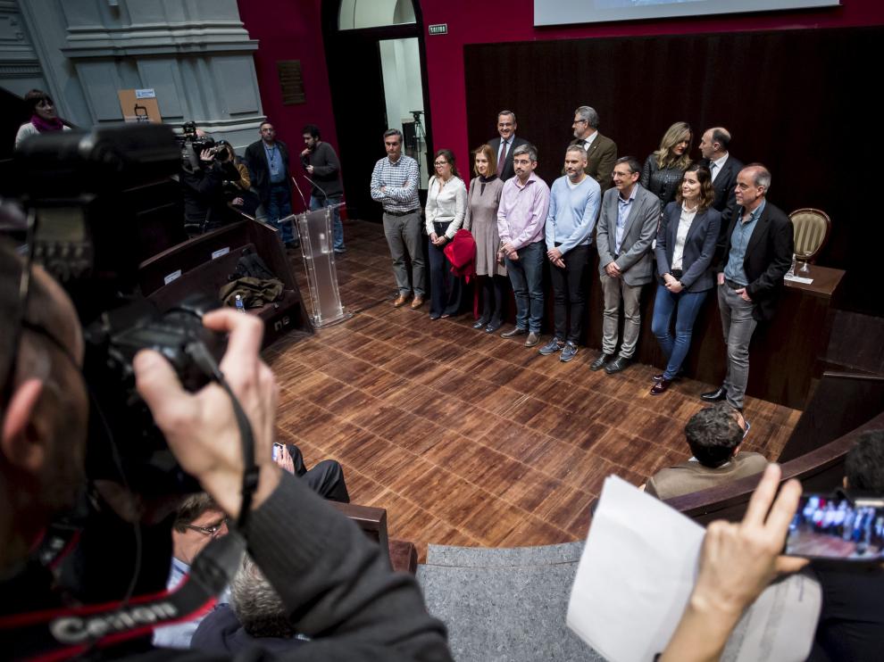 La consejera Pilar Alegría y el rector Mayoral acudieron al homenaje a los ocho ERC en el Aula Magna del Paraninfo.