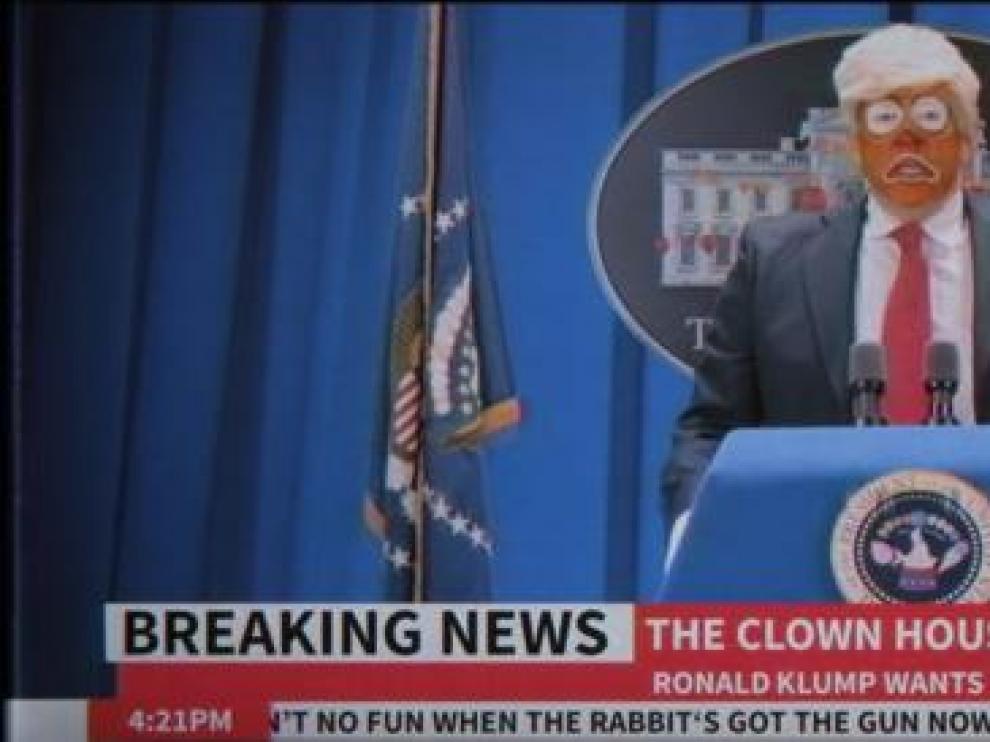 Un actor disfrazado de Donald Trump en el videoclip del rapero Snoop Dogg.
