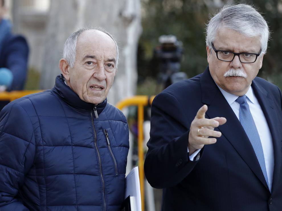 Fernández Ordóñez (izq.) a su llegada a la Audiencia Nacional.