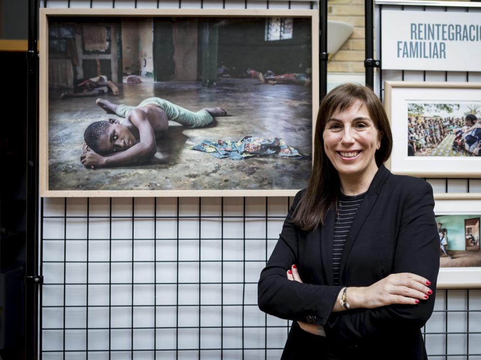Ana Palacios, ayer, en la exposición que inaugura el próximo lunes en la Casa de las Culturas.