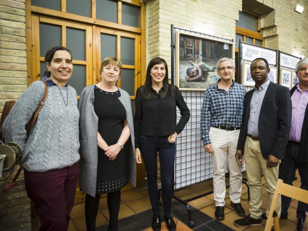 Covadonga Orejas, Pilar de la Vega, Ana Palacios, Nacho Zelaya, Kossi Siméon y Javier Zudaire, en La Casa de las Culturas.