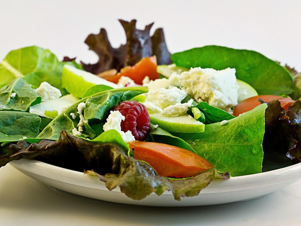 Una buena ensalada, clave para comer bien e ingerir pocas calorías.