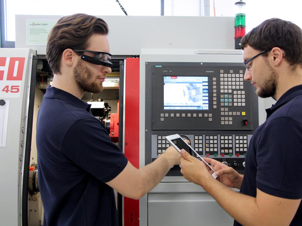 Las TIC, herramientas de integración de trabajadores y fábricas inteligentes en la Industria 4.0
