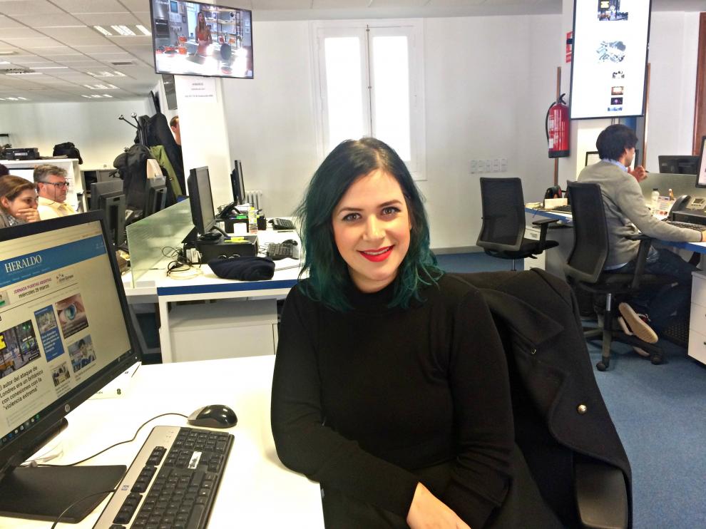 Elisabet Benavent en la redacción de Heraldo.