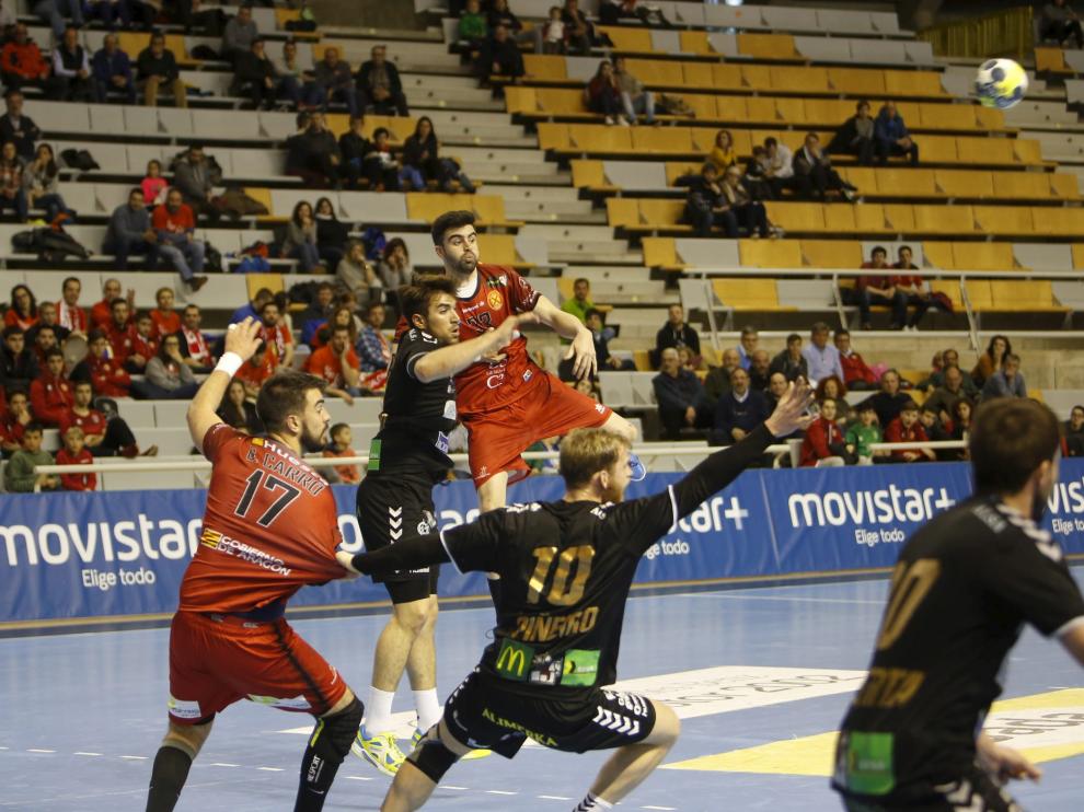 Victoria del Bada Huesca ante el Ademar León