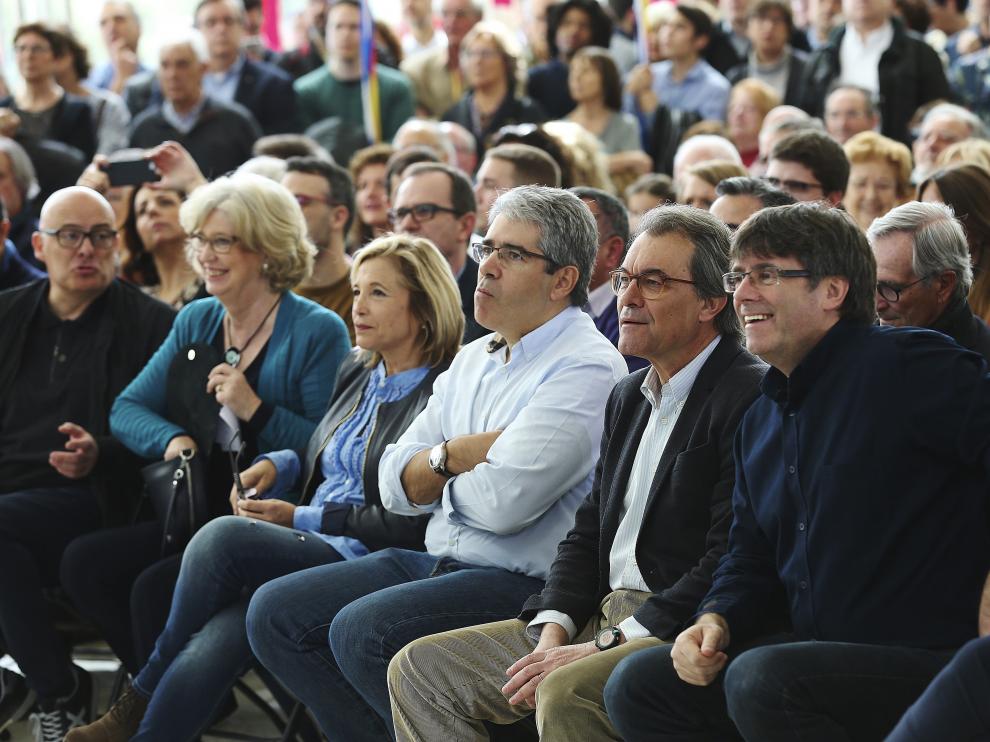 El expresidente de Cataluña e inhabilitado Artur Mas, junto a Puigdemont.