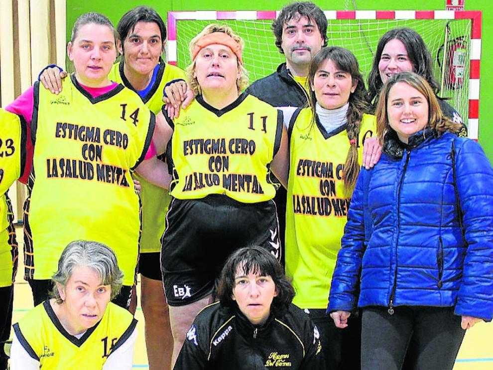 Deportistas del equipo de baloncesto de Hispanos del Carmen.